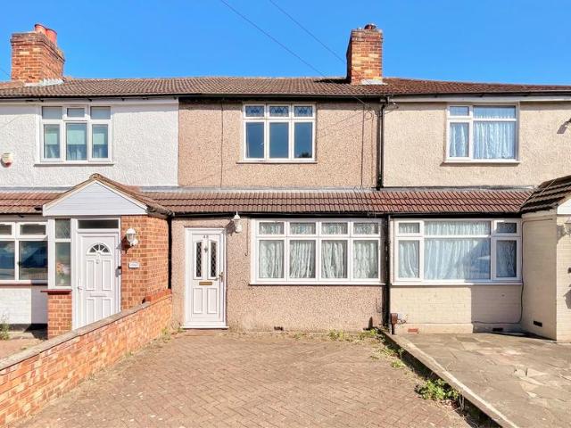 Warwick Crescent, Hayes UB4 2 bed terraced house to rent £1,950 pcm £450 pw