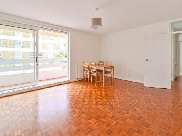 Warwick Drive, West Putney, London SW15, 2 bed flat to rent, £2,500 pcm | PrimeLocation