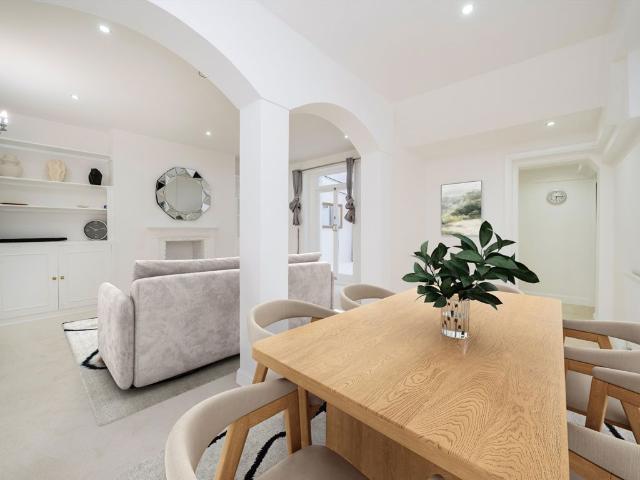 Warwick Gardens, Kensington W14, 1 bed flat to rent, £2,750 pcm | PrimeLocation