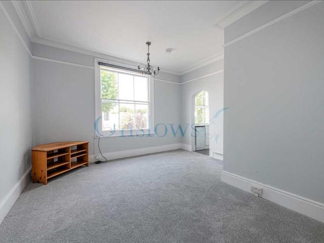 Warwick Gardens, London 2 bed apartment to rent £2,925 pcm £675 pw