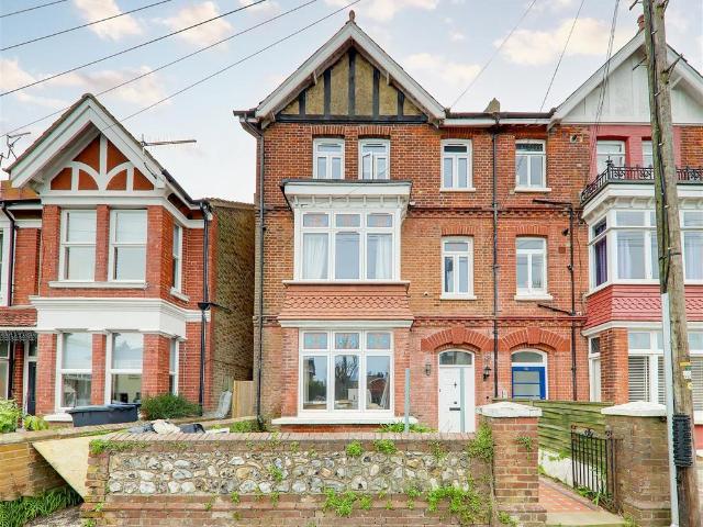 Warwick Gardens, Worthing, BN11 1 bed in a house share to rent £900 pcm £208 pw