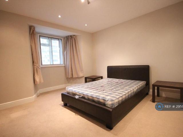Warwick Lodge, London, NW2 3 bed flat to rent £2,700 pcm £623 pw