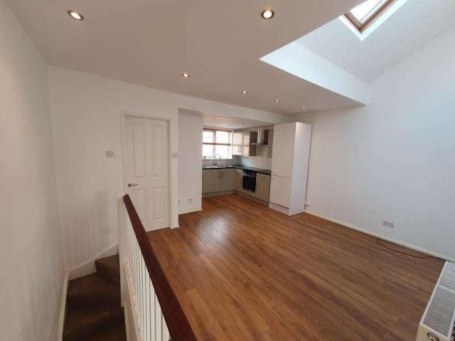 Warwick Rd, M21