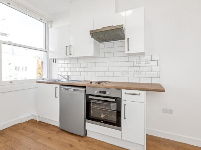 Warwick Rd, Earls Court SW5 Studio to rent £1,495 pcm £345 pw
