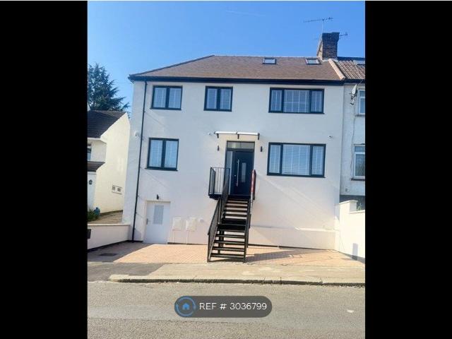 Warwick Road, Barnet EN5, 3 bed flat to rent, £2,650 pcm | PrimeLocation