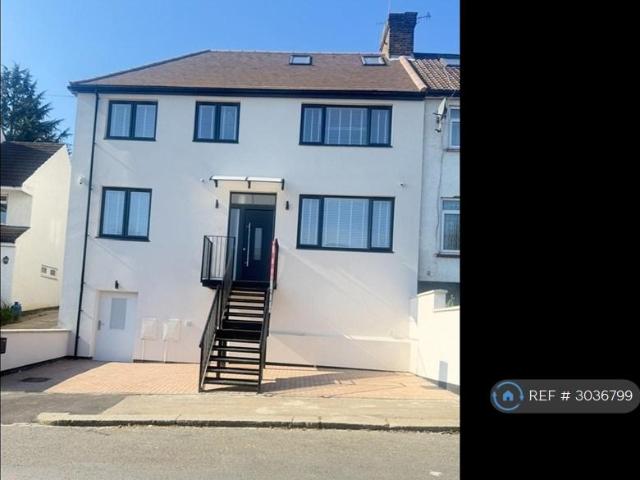 Warwick Road, Barnet, EN5 3 bed flat to rent £2,650 pcm £612 pw