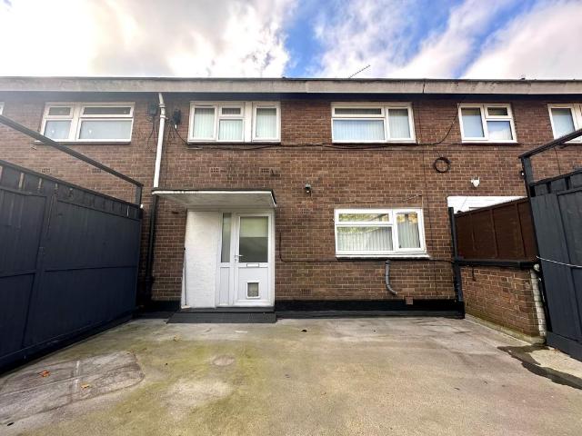 Warwick Road, Birmingham, B27 3 bed flat to rent £1,050 pcm £242 pw