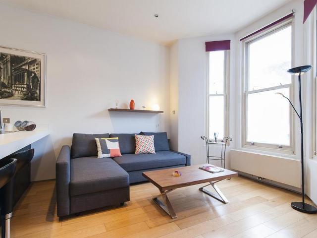 Warwick Road, Earls Court 2 bed apartment to rent £2,947 pcm £680 pw