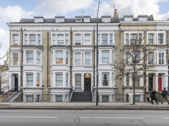 Warwick Road, Earls Court, London. Studio to rent £1,517 pcm £350 pw