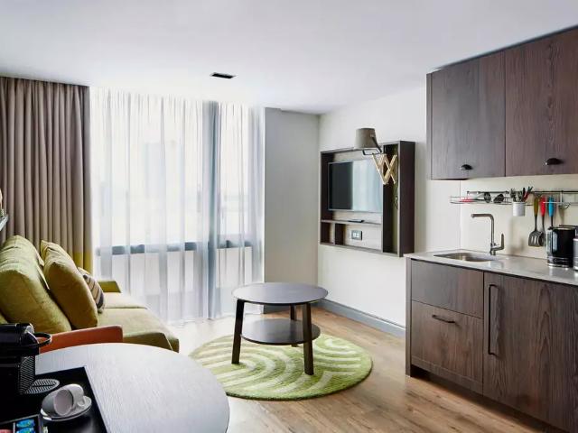 Warwick Road, Kensington and Chelsea 1 bed apartment to rent £2,500 pcm £577 pw