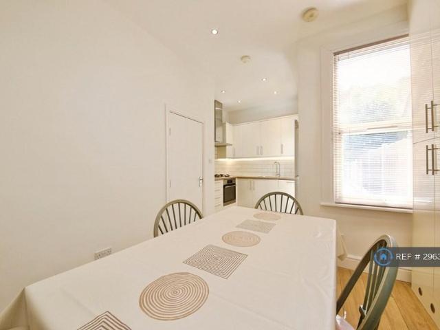 Warwick Road, London, N11 4 bed terraced house to rent £3,200 pcm £738 pw