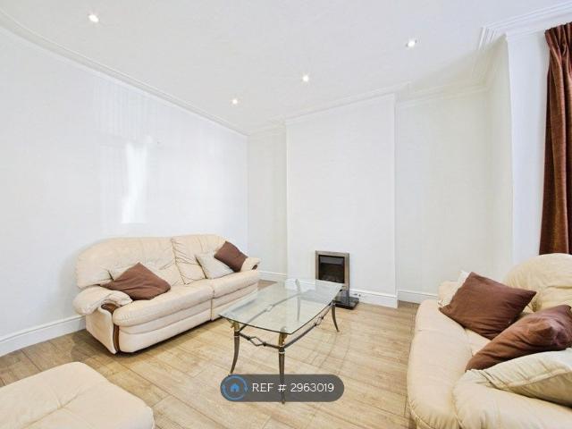 Warwick Road, London N11, 4 bed terraced house to rent, £3,200 pcm | PrimeLocation