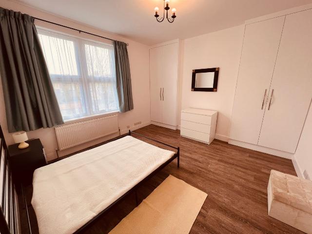 Warwick Road, London N11, 2 bed flat to rent, £1,950 pcm | PrimeLocation