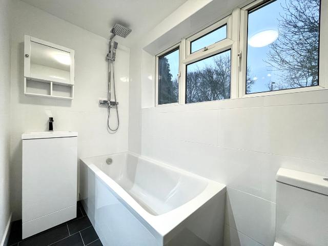 Warwick Road, London N18, 4 bed detached house to rent, £3,250 pcm | PrimeLocation