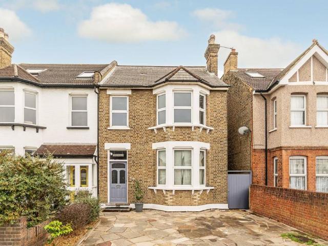 Warwick Road, London, CR7 7NN, United Kingdom | 5 bed duplex for rent #134710528 | Rentberry