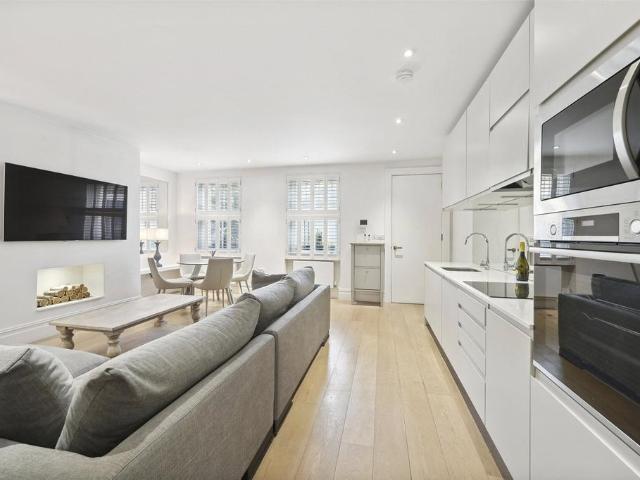 Warwick Road, London, SW5 2 bed apartment to rent £4,000 pcm £923 pw