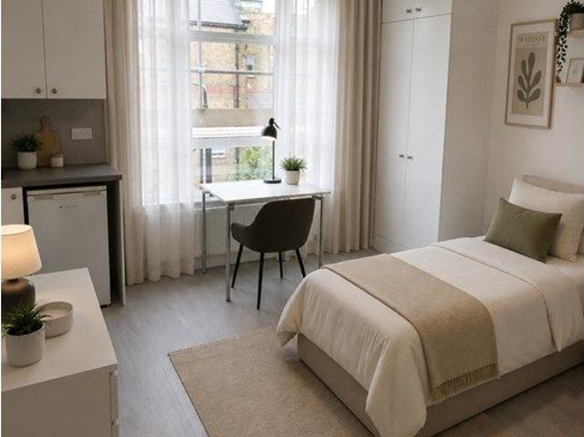 Warwick Road, London SW5, Studio to rent, £2,200 pcm | PrimeLocation