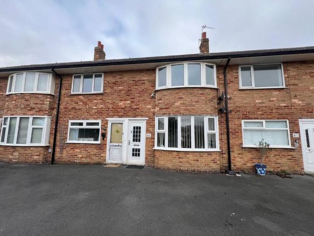 Warwick Road, Lytham St. Annes, FY8 2 bed apartment to rent £825 pcm £190 pw