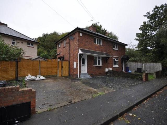 Warwick Road, Netherton 2 bed semi detached house to rent £995 pcm £230 pw