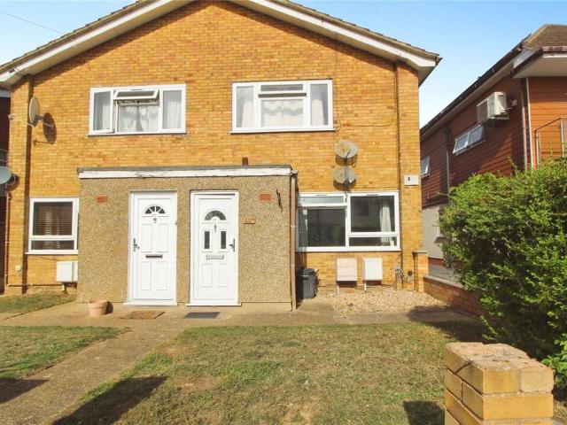 Warwick Road, Rainham, Essex, RM13 1 bed maisonette to rent £1,100 pcm £254 pw
