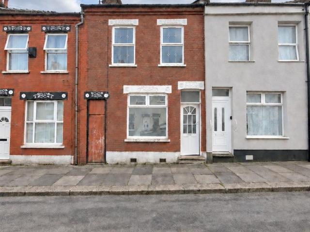 Warwick Road West, Luton, LU4 3 bed terraced house to rent £1,600 pcm £369 pw