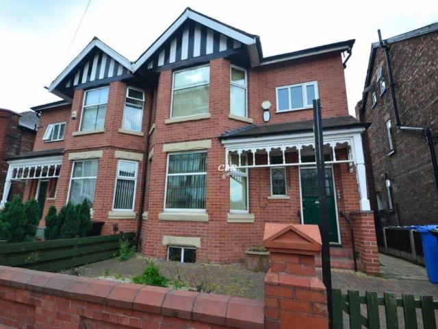 Warwick Road, Trafford, Manchester M16, 1 bed flat to rent, £825 pcm | PrimeLocation