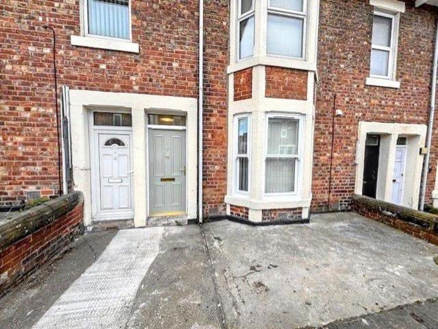 Warwick Street, Heaton, Newcastle. 2 bed ground floor flat to rent £1,000 pcm £231 pw