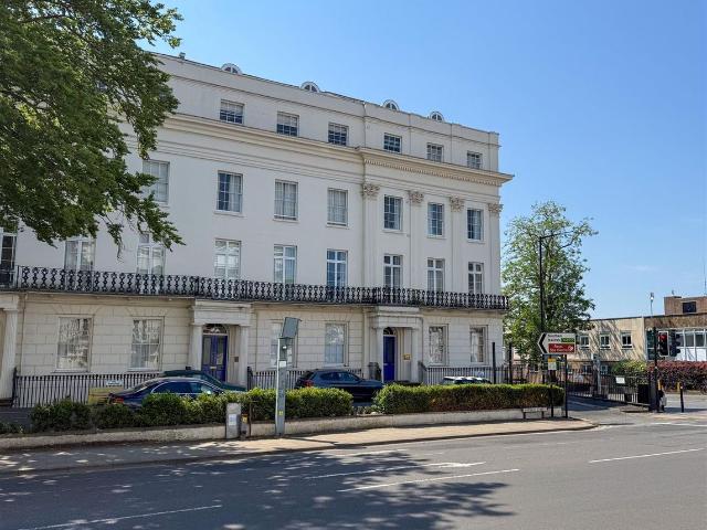 Warwick Street, Leamington Spa CV32, 2 bed flat to rent, £1,800 pcm | PrimeLocation