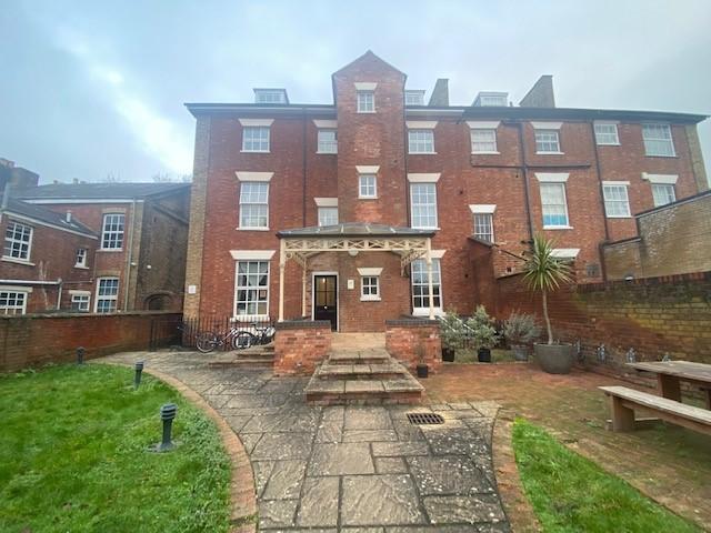 Warwick Street, Rugby, CV21 1 bed flat to rent £800 pcm £185 pw
