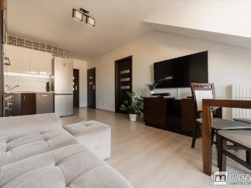 3 pokojowe mieszkanie z poddaszem, balkon, osiedle Brzeziny