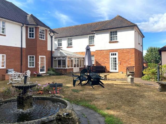 War Memorial Place 1 bed house to rent £1,300 pcm £300 pw