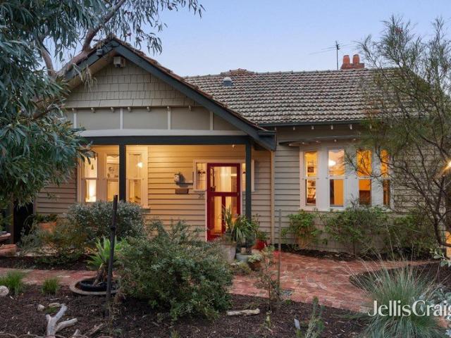 Waratah: A Garden Sanctuary in Alphington