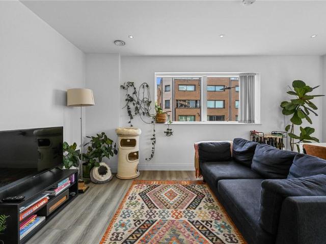 Warburton Street, Hackney, London, E8 2 bed apartment to rent £3,500 pcm £808 pw
