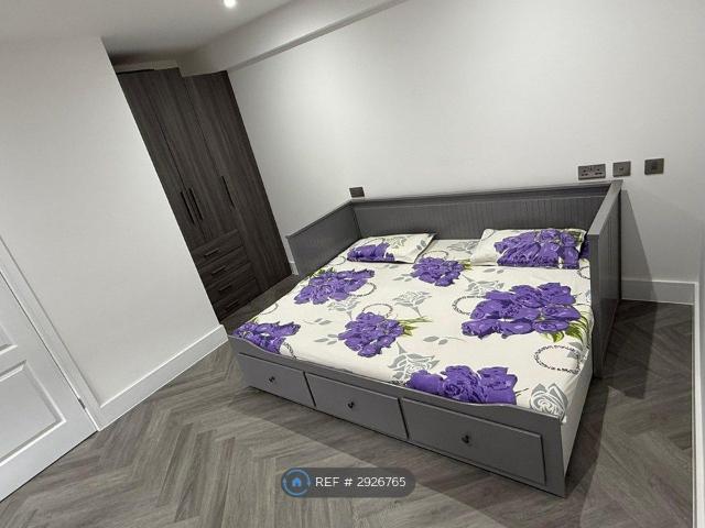 Ward Gardens, Slough SL1, 6 bed semi detached house to rent, £800 pcm | PrimeLocation