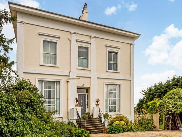 Warden Hill Road, Cheltenham, GL51 2 bed flat to rent £1,650 pcm £381 pw