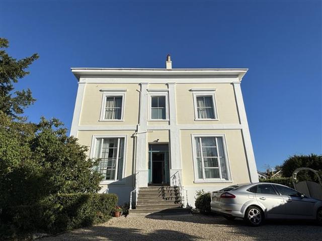 Warden Hill Road, Cheltenham, GL51 2 bed flat to rent £1,750 pcm £404 pw