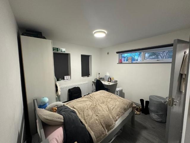 Wardens Flat,14 Warwick New Road. 3 bed flat to rent £1,800 pcm £415 pw