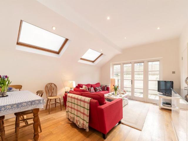 Wardo Avenue, London 2 bed flat to rent £3,948 pcm £911 pw
