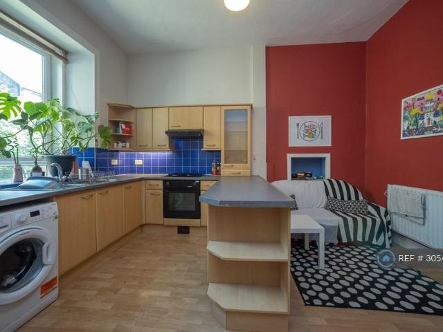 Wardlaw Place, Edinburgh, EH11 2 bed flat to rent £1,399 pcm £323 pw