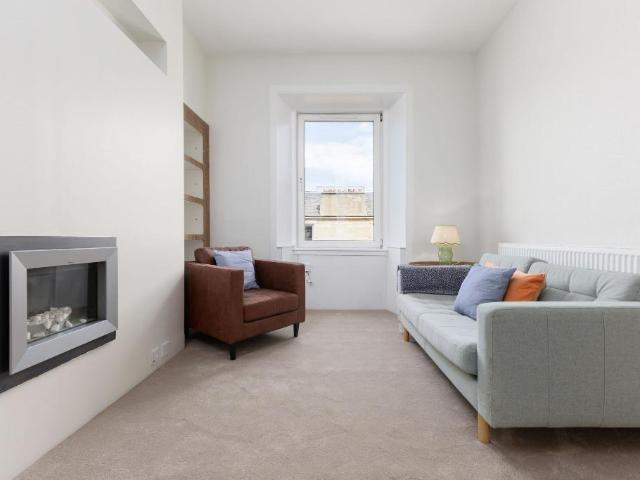 Wardlaw Place, Gorgie, Edinburgh, EH11 1 bed flat to rent £1,050 pcm £242 pw