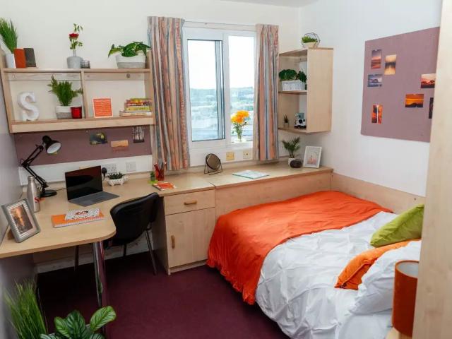 Wardley House Students, Bradford Student Accommodation | Amber