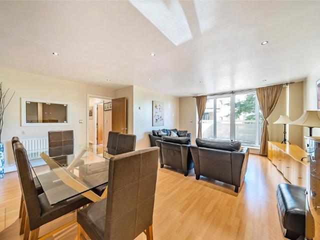 Wards Wharf Approach, London, E16 2 bed flat to rent £2,400 pcm £554 pw