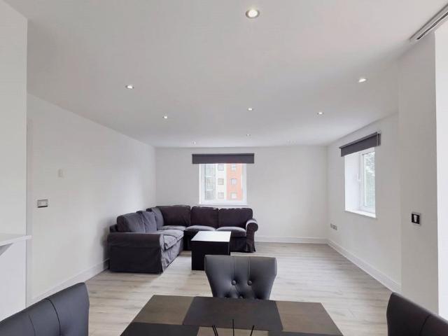 Wards Wharf Approach, London E16, 3 bed flat to rent, £3,000 pcm | PrimeLocation