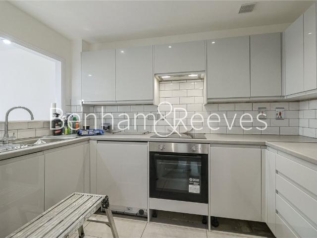 Wards Wharf Approach, London E16, 3 bed flat to rent, £3,000 pcm | PrimeLocation