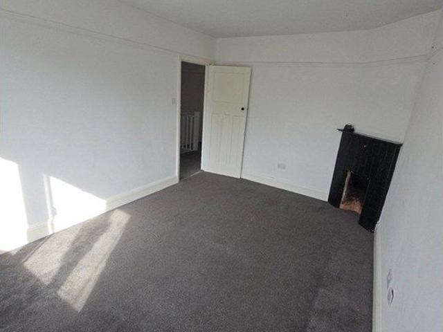 Ware Road, Hoddesdon EN11, 2 bed maisonette to rent, £1,299 pcm | PrimeLocation