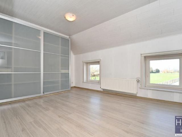 WAREGEM – Toffe gerenoveerde woning met tuin en garage vlakbij centrum