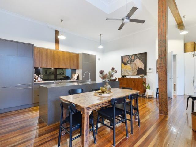 Warehouse style, sensational setting