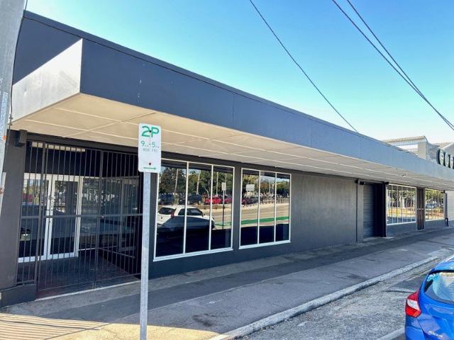 Warehouse/Showroom on the main road in CBD 1,052sqm AVAILABLE NOW !