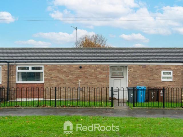 Wareham Close, Bransholme, Hull, East. 2 bed terraced bungalow to rent £695 pcm £160 pw
