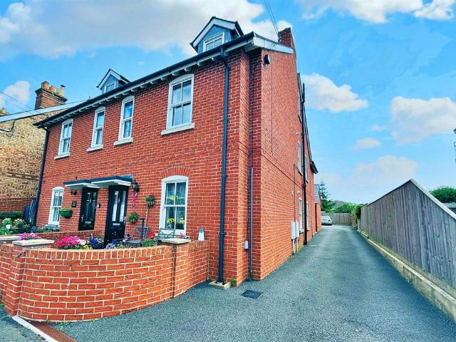 Wareham 2 bed flat to rent £1,000 pcm £231 pw